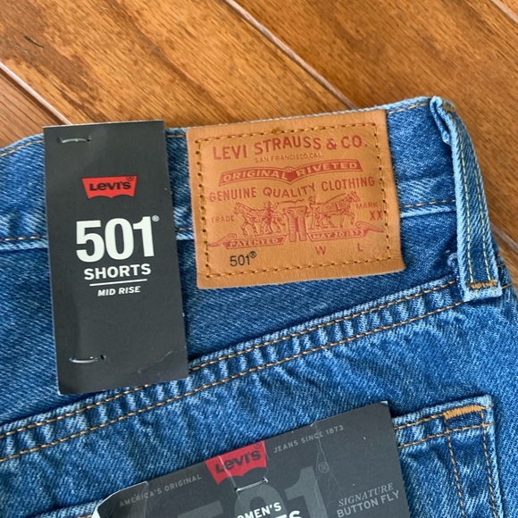 Levi's 501 Women's Frayed Blue Jean Shorts - Picture 4 of 4